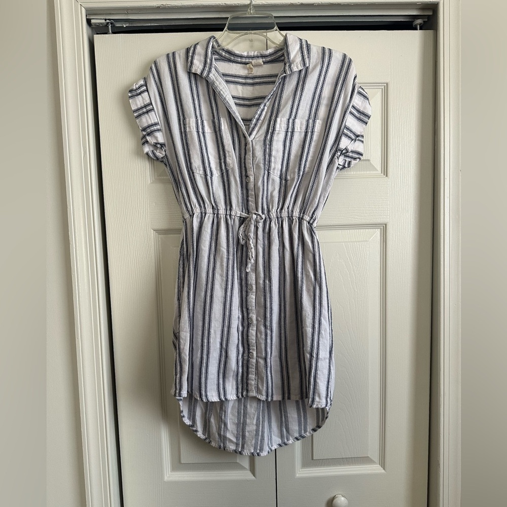 White and black collard dress